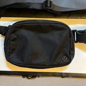 Lululemon everywhere bag